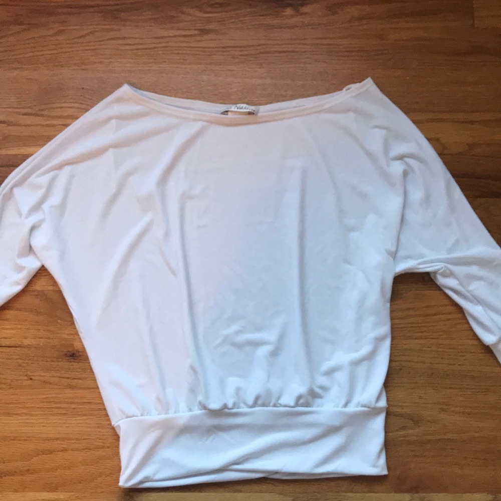 Loose long sleeve shirt with tight bottom